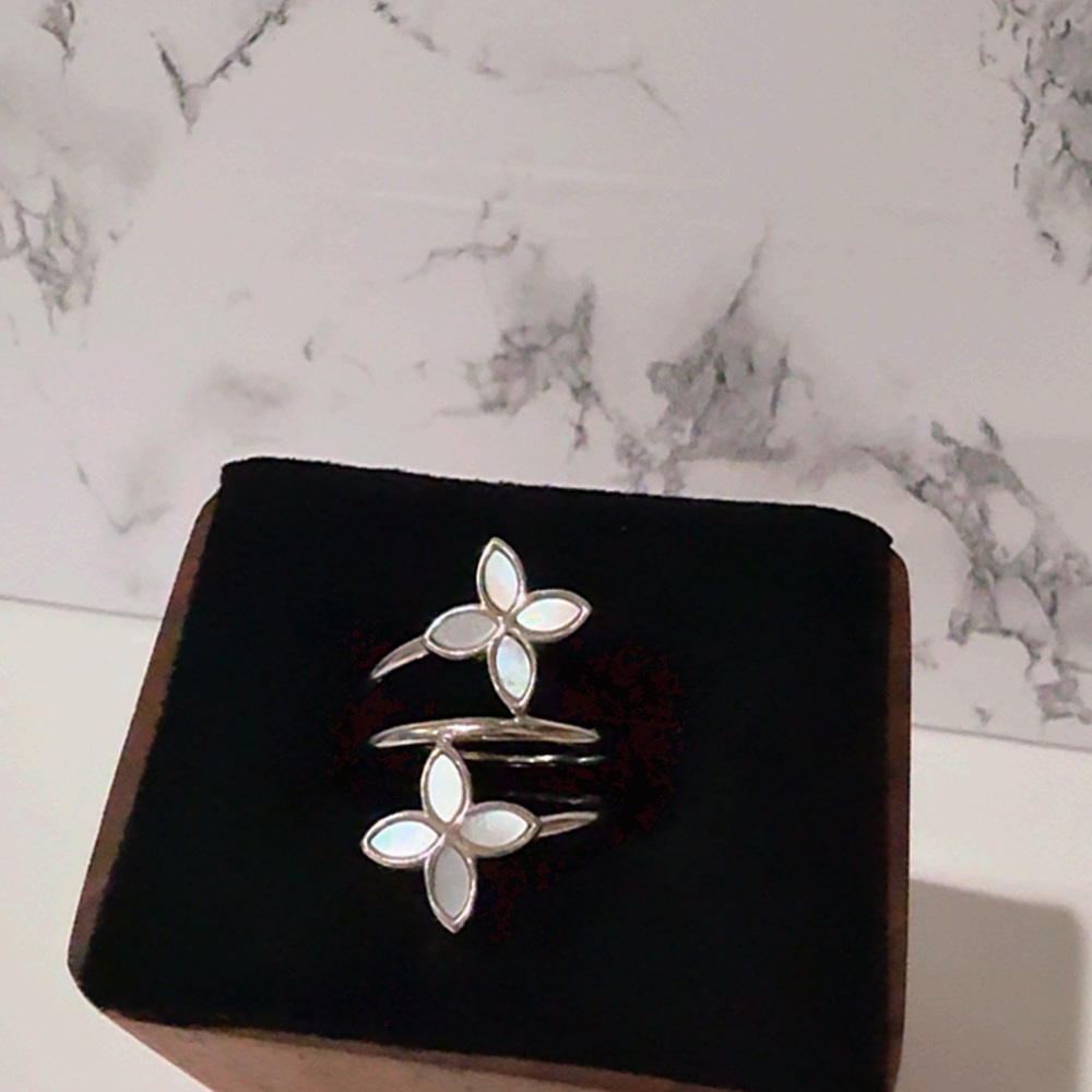 Italy 9.25 Chic Silver Floral Ring